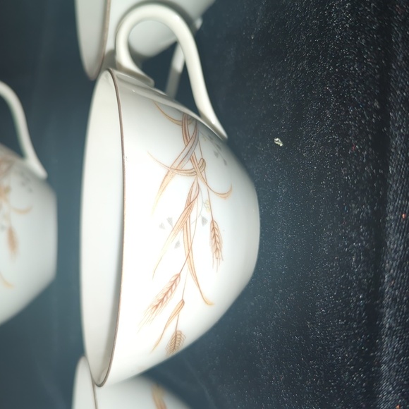 Violet China Golden Wheat Cups - Picture 5 of 6